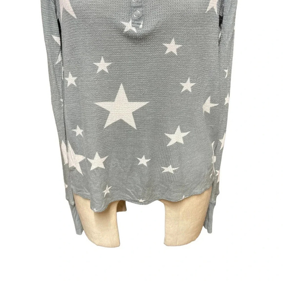 Wildfox Star Print Thermal Henley Long Sleeve Top Gray Size XS - Picture 3 of 8